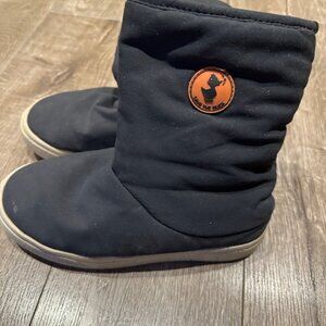 Native Winter Boots size 3 youth